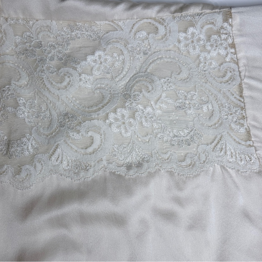 Valentino Intimo Ivory Silk Robe Lace Shoulder Detail Size Small - No Sash - Picture 6 of 8